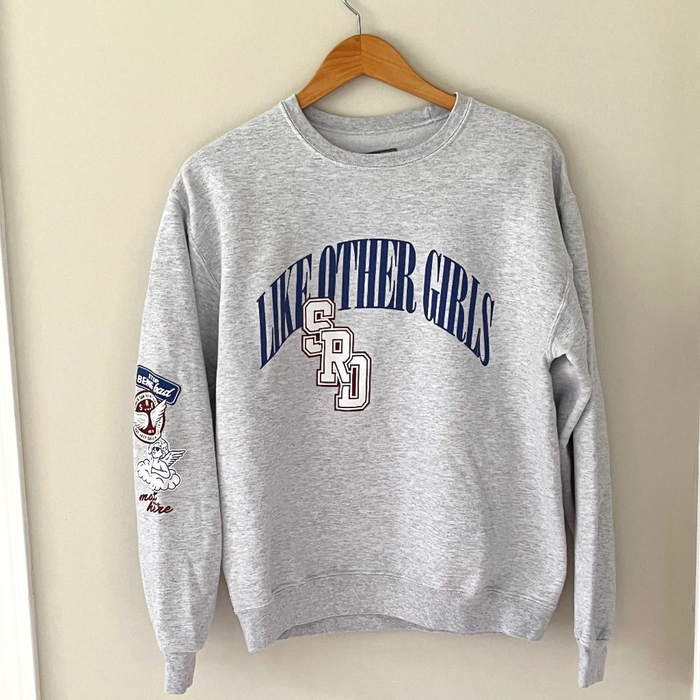 Fanjoy She Rates Dogs Podcast Merch Crewneck Stylish Gray Sweatshirt Size Medium